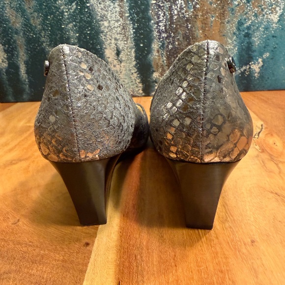 Calvin Klein Metallic Snakeskin Wedges | Vintage Inspired | Size 7.5 - Picture 5 of 15